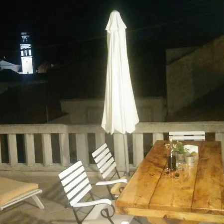 Ani Vela Luka