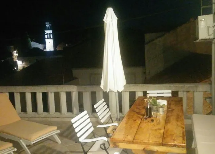 Ani Vela Luka